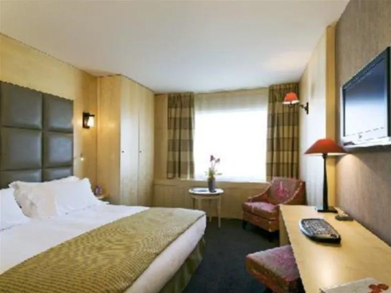 Pullman Rive Gauche Hotel 4*